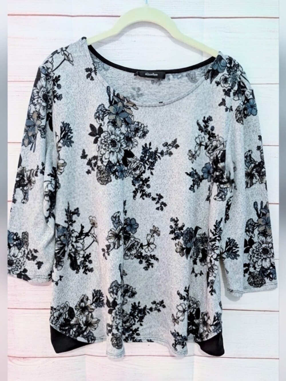 Mandee Super Soft Stretch Floral Print Knit  Top Black and Gray 🩶 Size XL